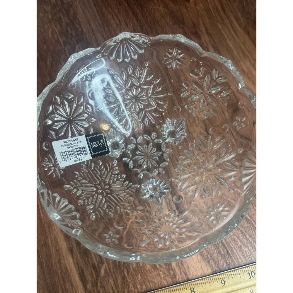 Mikasa Snowflake Footed Crystal Bowl 8 1/4